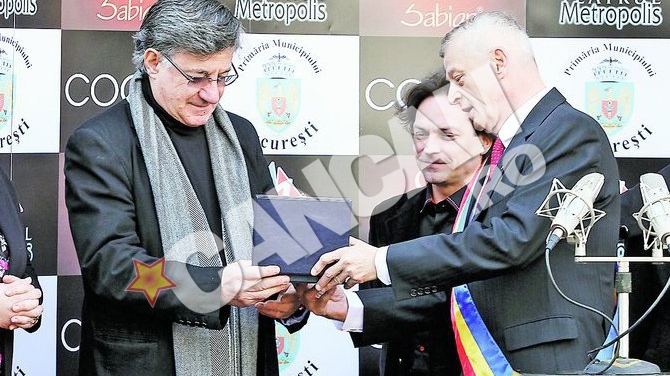 Primarul general sustine dezvoltarea teatrelor din Capitala. Ion Caramitru a primit "Placheta Bucurestiului"