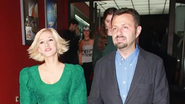 Dana Rogoz a fost ceruta in casatorie! Vezi ce inel a primit si cat costa!