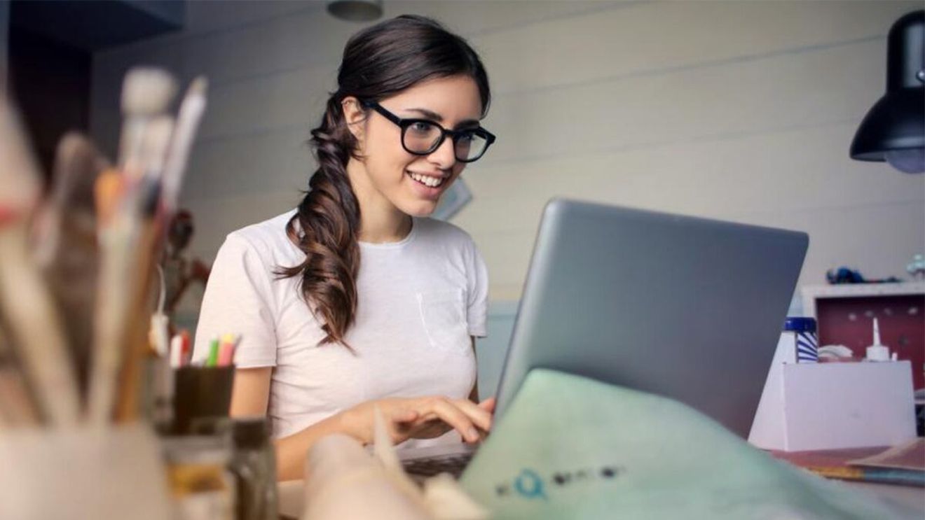 Are două diplome de master, în Business și Marketing, dar nimeni nu o angajează. Motivul pentru care această tânără de 28 de ani este șomeră