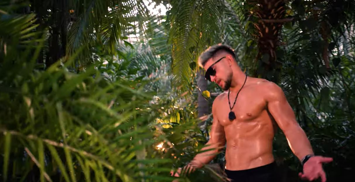 Bogdan Mocanu, atingeri interzise cu o brunetă celebră! Andra Voloş o să înnebunească de gelozie | VIDEO