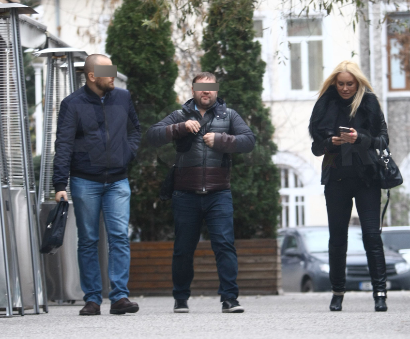 Fosta iubită a selecţionerului Naţionalei de fotbal nu stă o secundă! Discuţii şi combinaţii la cel mai scump restaurant de carne din Bucureşti
