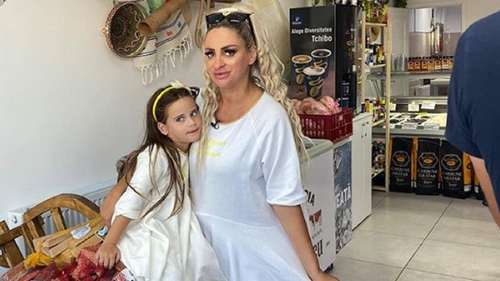 Prima imagine cu fetița Sânzianei Buruiană! O cheamă Antonia și a primit 10 la naștere