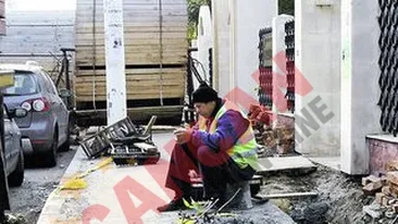 Nu mai lucreaza pentru ca le-a fost furat excavatorul!