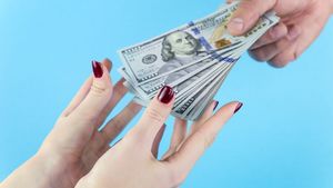 Cumpărături „de calitate” sau autoamăgire costisitoare? Noul trend care ne face să scoatem banii din portofel cu sufletul împăcat