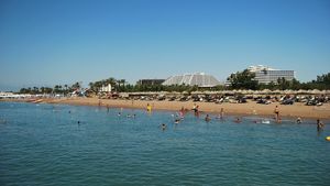 Situația ireală trăită de o familie de români în vacanța din Belek, Turcia. Ce a pățit fiica lor de 5 ani: „Dacă nu aveam în cont 1.200 de euro, nici nu se apropia de ea!”