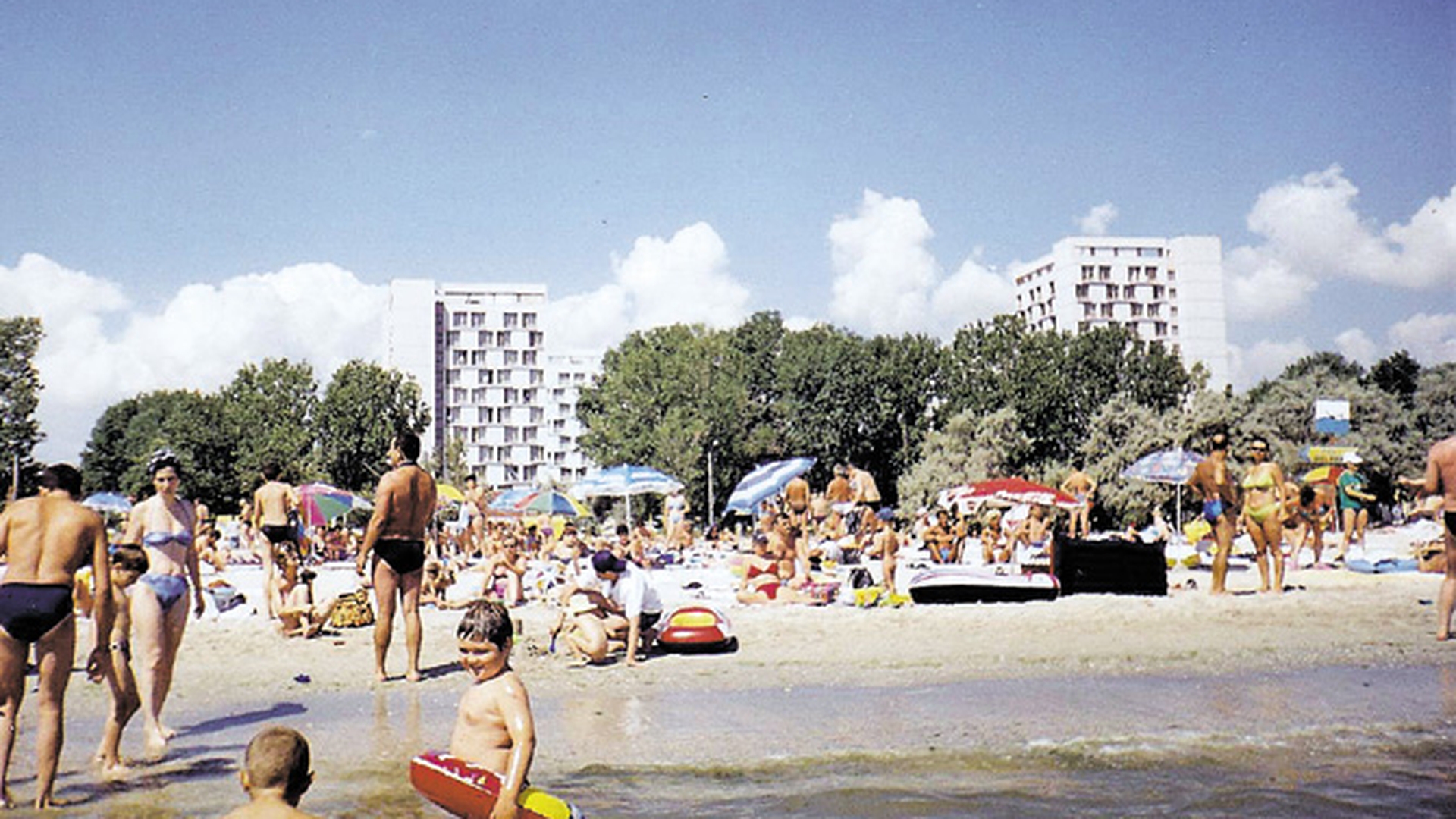 Mamaia a intinerit! Vezi cum arata statiunea in 1980 si cum a inflorit in 2012!