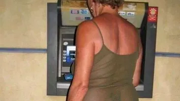 Imaginea care a oripilat Internetul! Cum a iesit o pensionara din Bucuresti sa scoata bani de la bancomat!