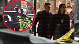 Show total cu Pucean într-un peco, în timp ce pentru BDLP viața merge înainte: A scos-o pe Vanessa la steakhouse!