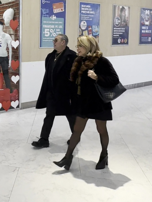 Serghei Mizil, la braț cu soția prin mall