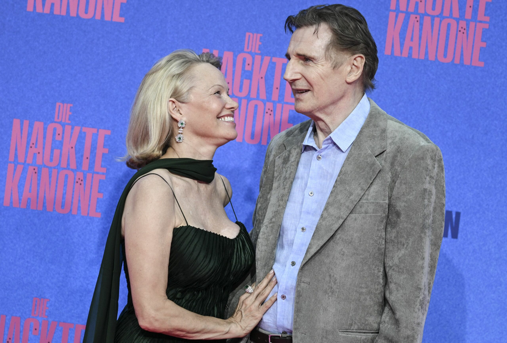 Pamela Anderson și Liam Neeson formează cel mai nou cuplu de la Hollywood? sursă - Hepta