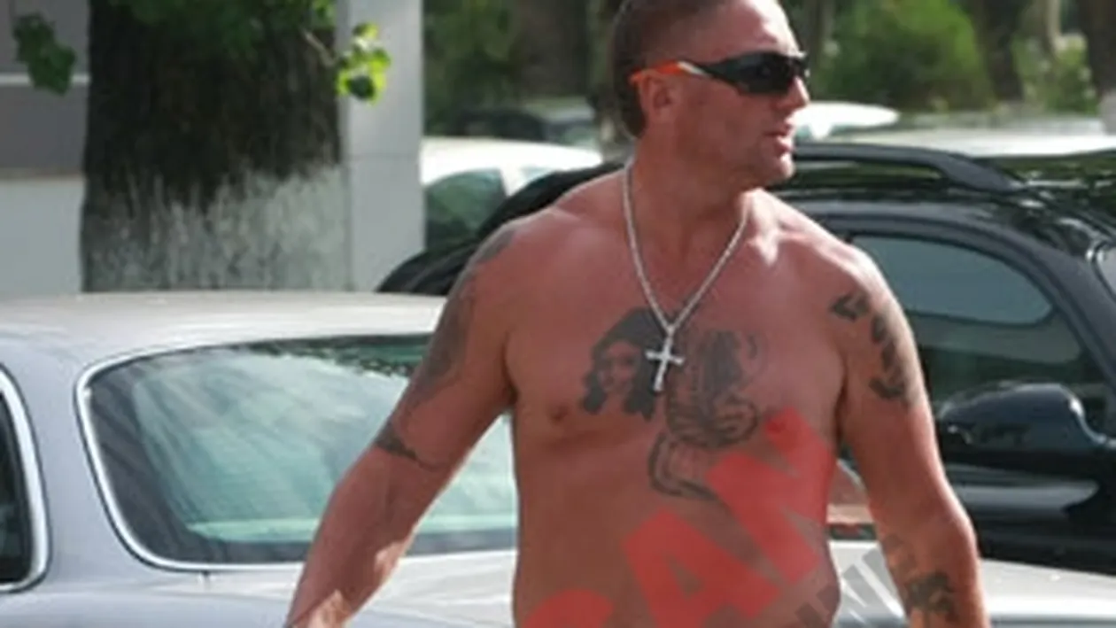 Iubitul Simonei Sensual este mai cochet decat ea