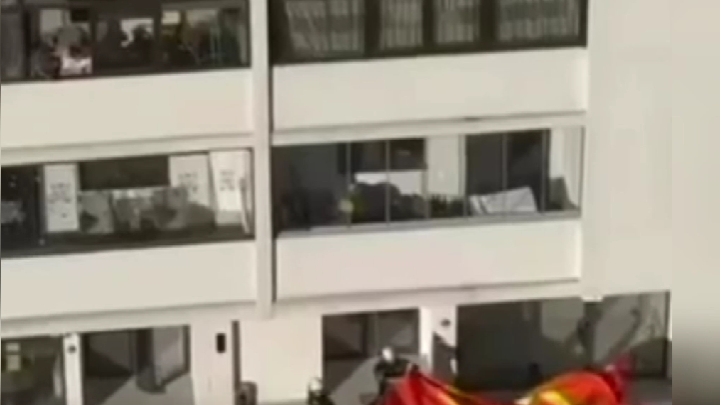 Un bărbat din Vâlcea s-a aruncat de la etajul 3 al blocului în care locuia. Ce a scris în biletul de ADIO