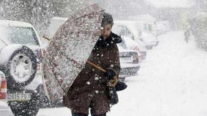 Cod galben şi cod portocaliu de ploi şi ninsori! Zonele vizate