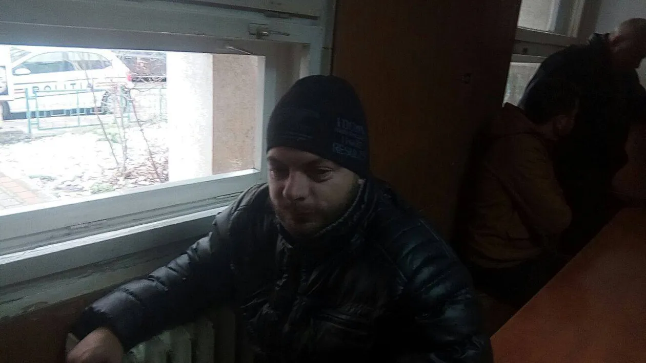 Angajatul unei spălătorii auto din Iaşi a furat o maşină şi a plecat la plimbare prin oraş. Era atât de beat încât a adormit în sediul Poliţiei 