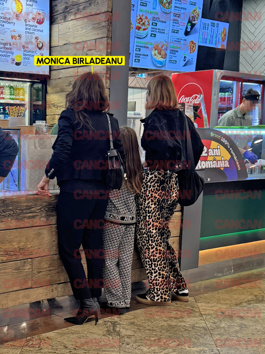 Vedeta s-a oprit la food court pentru a mânca