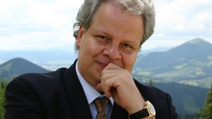 Uite ce poate face unul dintre cei mai bogati oameni din tara! Jean Valvis, in timp ce...