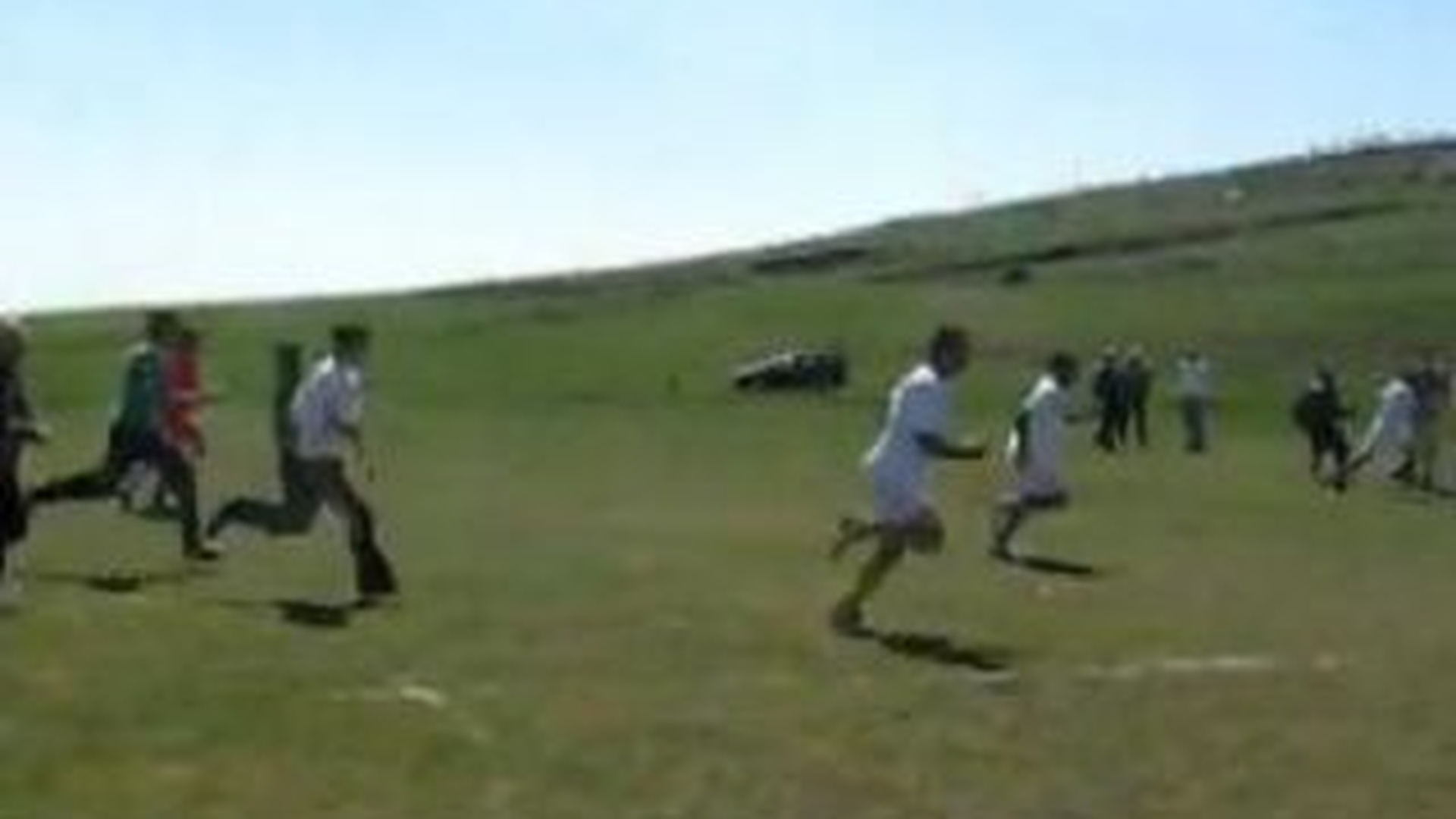 VIDEO Fotbal si capete sparte la un meci de fotbal din liga judeteana!