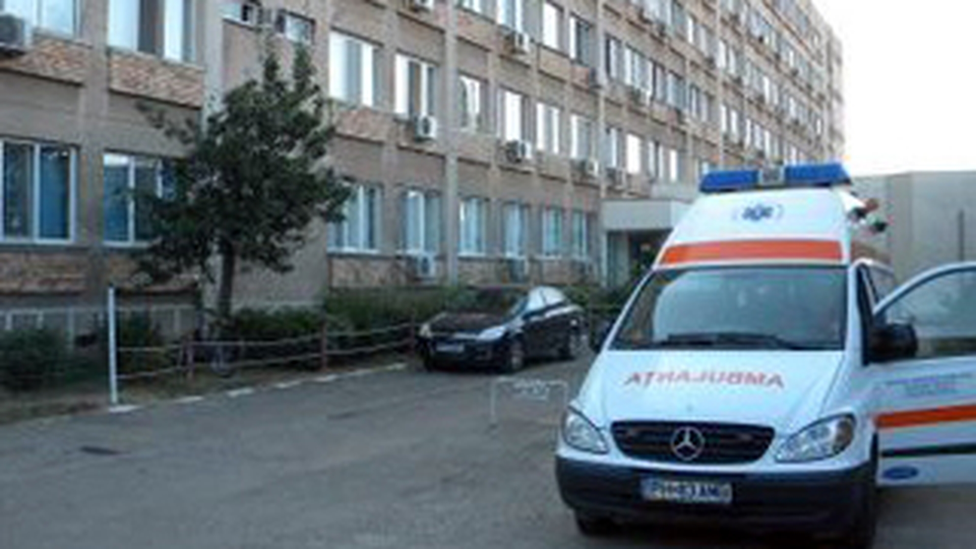 Barbat gasit spanzurat in podul Spitalului Judetean de Urgenta din Ploiesti