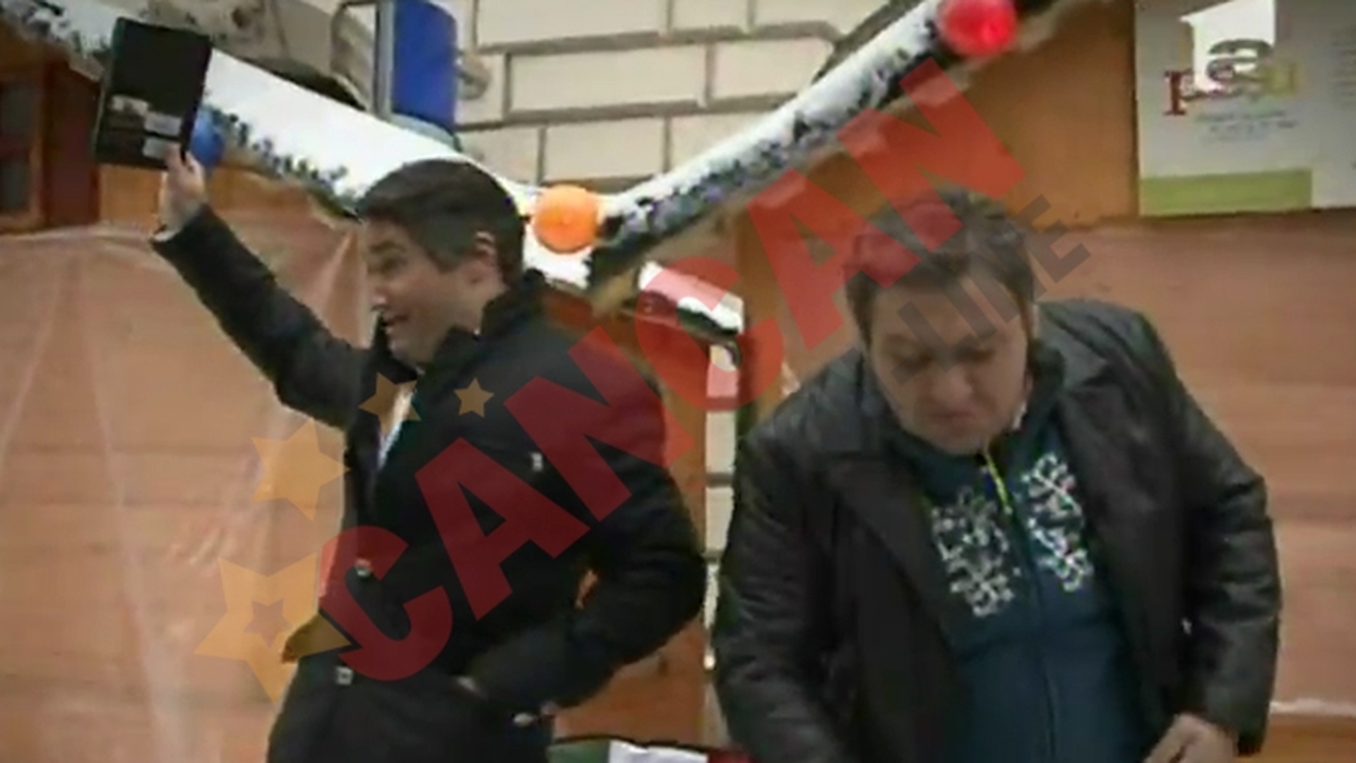 VIDEO Gigi Becali a gasit zece intrebuintari pentru cartea lui Botezatu! VEZI AICI Ce ar face latifundiarul cu ea