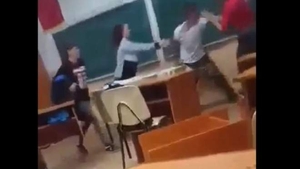 Doi elevi din Botoșani și-au împărțit pumni și picioare în fața clasei: ”Imediat am anunțat Poliția!”