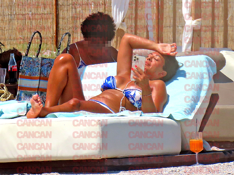 Oana Niculescu Mizil și-a etalat silueta pe plaja din Mamaia. Foto: CANCAN.RO