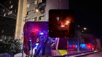 Incendiu într-un cămin studențesc din Cluj-Napoca. Pompierii au intervenit cu 5 autospeciale de stingere, 2 autoscări și echipaje medicale