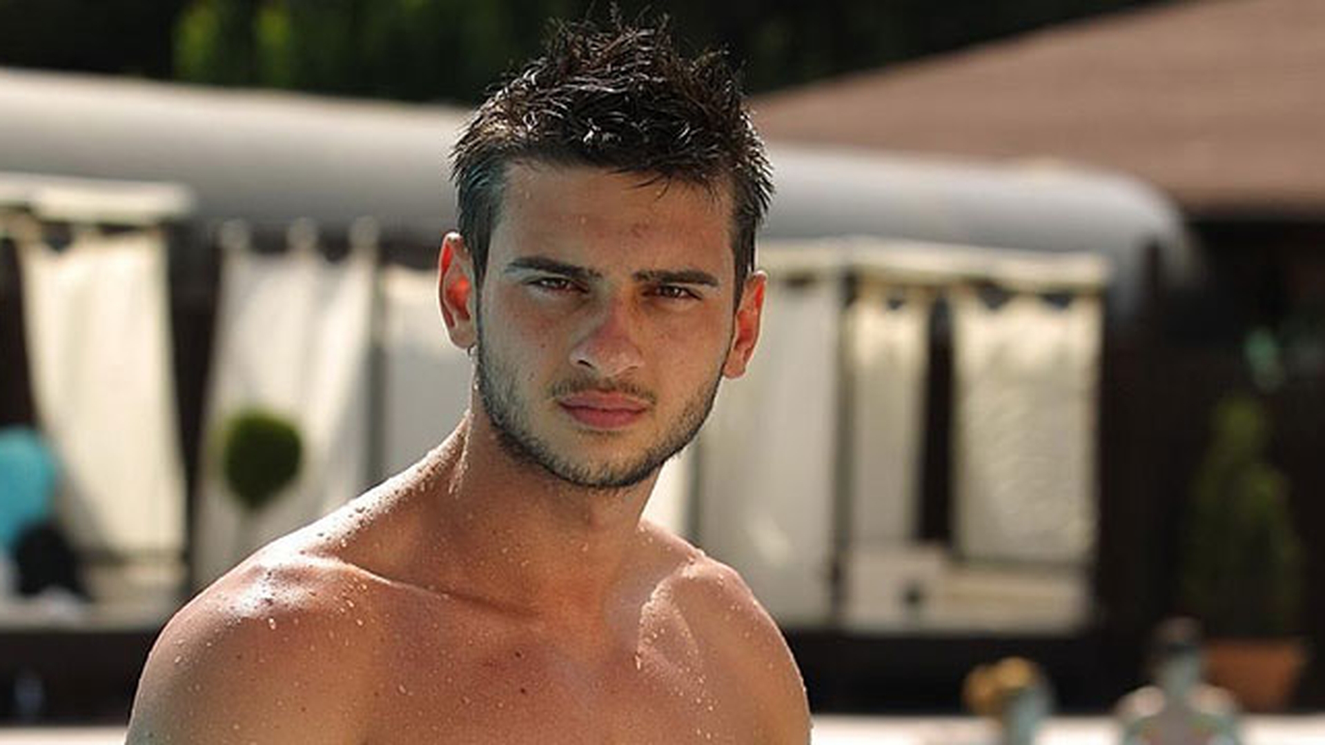 Dorian Popa, unul dintre cei mai sexy burlaci din Romania! Esti curios sa vezi cum arata fratele lui? Imagini de colectie!