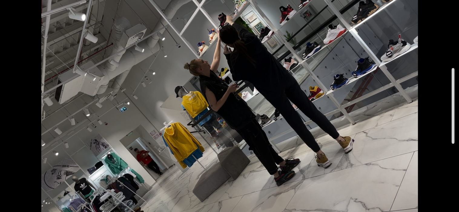Ilona Brezoianu, sesiune de  cumpărături la Mall (Foto: CANCAN.RO)