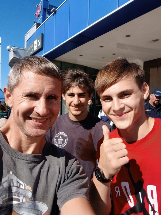La zero grade, Micul Hercule a fost obligat de tată să doarmă afară, pe cartoane! Martorii: ”Am sunat la Protecția Copilului!”