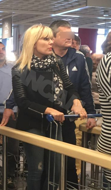 Un coleg de partid a invitat-o la un prânz mai atipic pe Elena Udrea! A scos-o în oraş la… ”Împinge tava”!