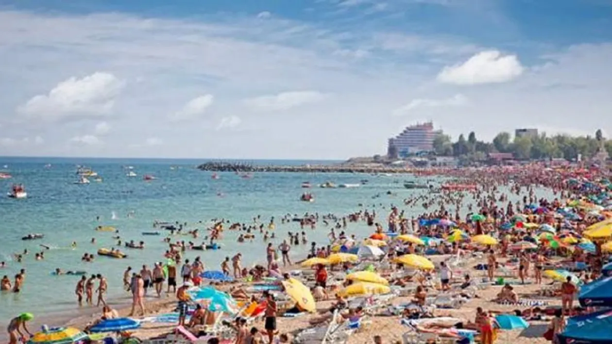 Cât te costă o zi de plajă, în Costinești. Cu suma asta ai putea lejer să te distrezi în stațiuni de lux din străinătate!