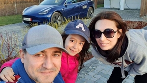 George Buhnici și-a cumpărat Tesla Model 3 din Germania. Cât a dat, de fapt, pe mașină vedeta Pro TV