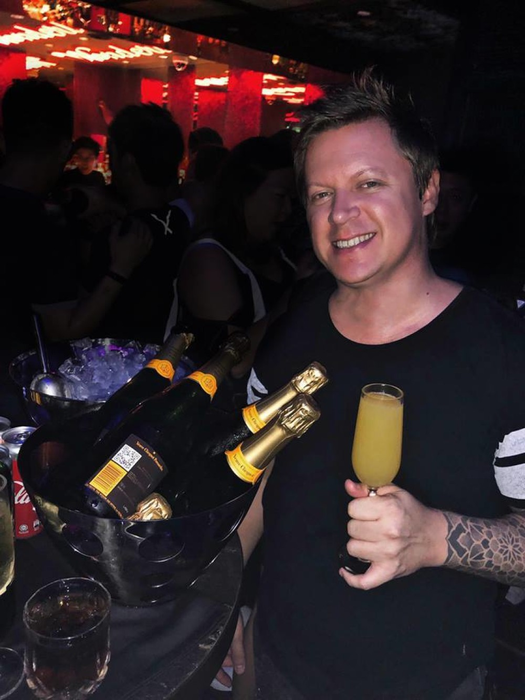 Un Dj celebru a murit în timp ce se afla în vacanță în Bali. A sărit în ajutorul unei prietene
