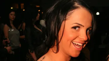 Stramba lui Dodel si-a indeplinit visul. Diana a devenit cantareata si si-a schimbat numele...