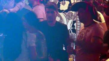 Mihai Radut se pricepe la lautari. Si-a incheiat weekendul pe ritmuri de manele alaturi de modelele Raluca Dumitru si Flori Raiciu