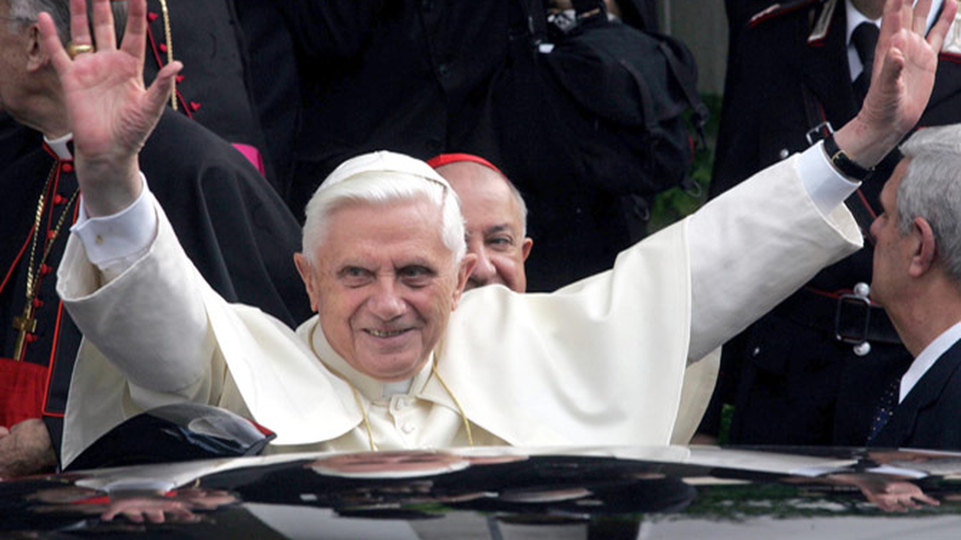 Papa cere drepturi de autor pentru imaginea lui