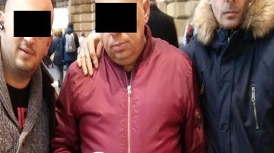 Hoţi români prinşi în Germania, după ce şi-au făcut selfie cu mobilul furat de la un bătrân 