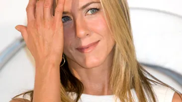 Jennifer Aniston, distrusa de vestea ca Brad face nunta cu Angelina!