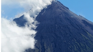 ”Alertă critică” în Filipine! Erupţia majoră a vulcanului Mayon este iminentă