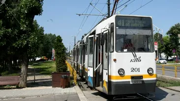 Scene de groază intr-o statie de tramvai din Bucuresti! Un politist a fost injunghiat pentru că nu i-a dat o tigara unui barbat