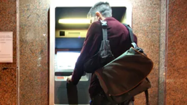 Bancomatele sunt la fel de murdare ca toaletele publice