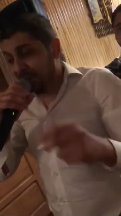 Leo de la Strehaia și soția lui s-au împăcat! Cum s-a îmbrăcat Dana Criminala la o petrecere, unde s-au dat dedicații pe bani
