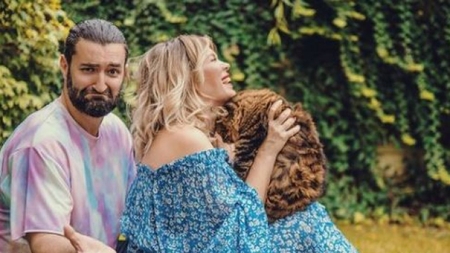 Cum a îmbrăcat-o Gina Pistol pe Josephine. Prezentatoarea a postat imaginea cu fiica ei și a lui Smiley  pe internet