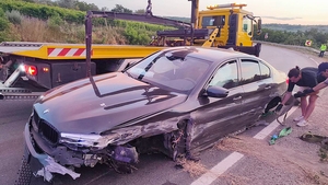 Proprietara unui BMW care şi-a lăsat maşina la o spălătorie din Chişinău a avut parte de un şoc! Incredibil în ce stare şi-a găsit automobilul