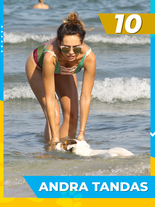 Top 25 dive cu prietenii necuvântători la plajă! Care e cea mai sexoasă dintre Bianca Drăgușanu, Crina Abrudan sau Lora?