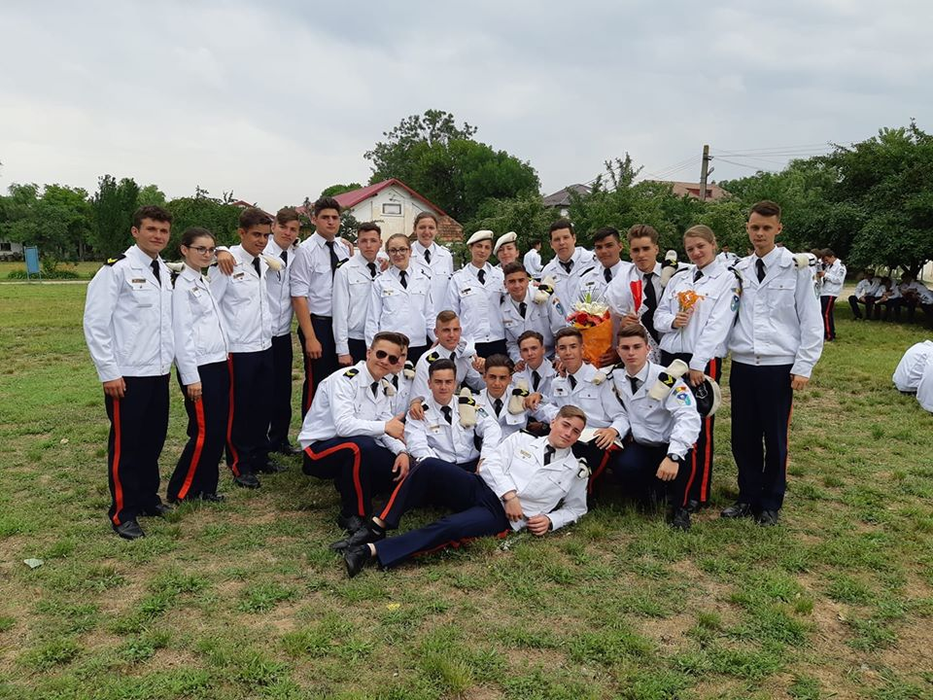 Mihai și colegii săi de la Liceul militar din Craiova