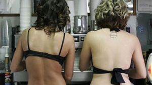 Chelneritele de la "Bikini Bar" perturbeaza traficul