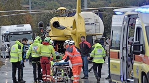 Două românce, în stare critică după un accident cumplit produs în Italia! Mașina în care se aflau s-a izbit de un TIR