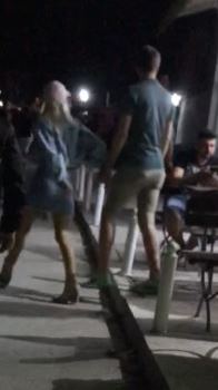 Tiberiu și Andreea au "tatonat" o șaormerie din Vama Veche