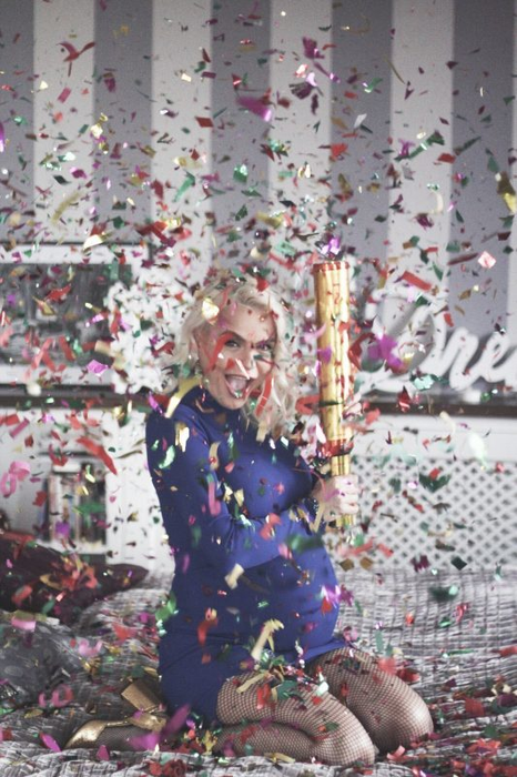 JOJO mai are puţin şi naşte, dar va petrece de minune de Revelion! ”Am chef!”